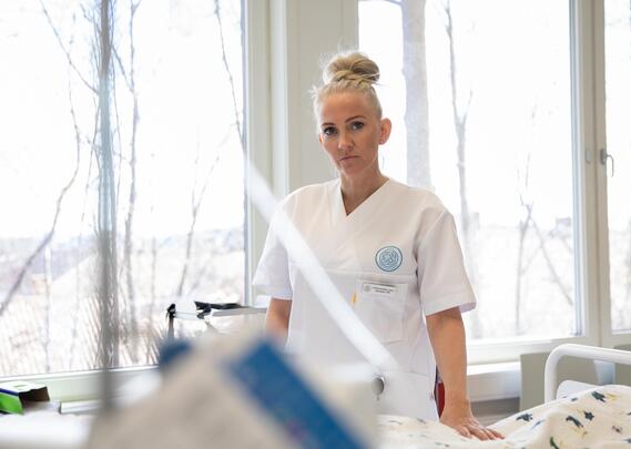 Lill Sverresdatter Larsen, forbundsleder i Norsk Sykepleierforbund, i uniform