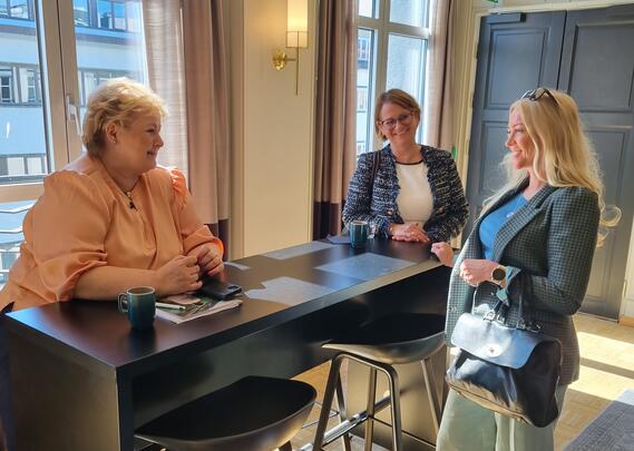 Erna Solberg, Tone Trøen og Lill Sverresdatter Larsen