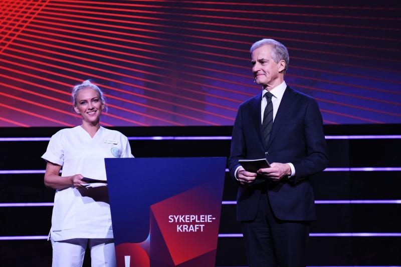 Lill Sverresdatter Larsen og Jonas Gahr Støre på Sykepleierkongressen